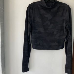 Lululemon cropped mockneck size 8